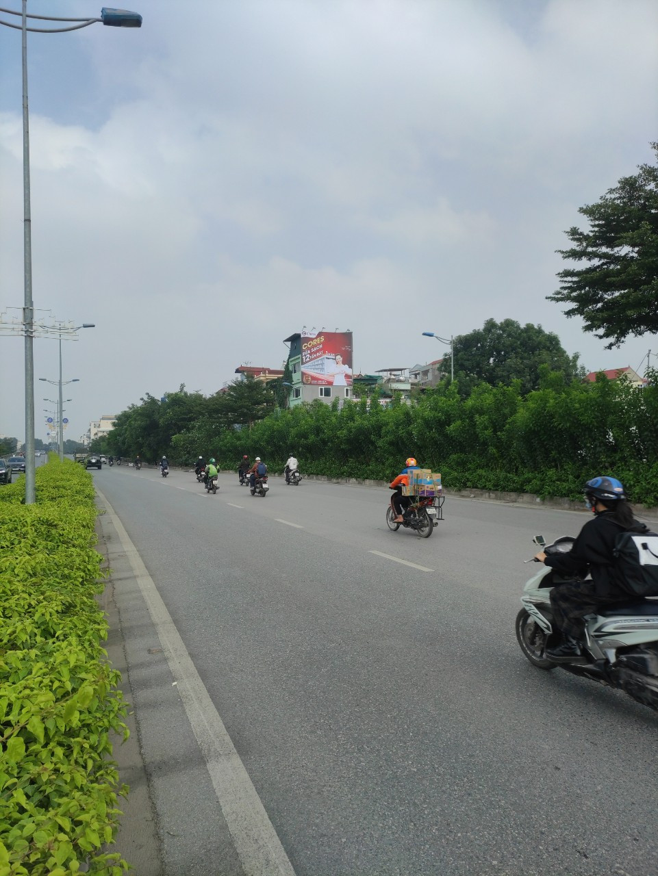 Bảng quảng cáo ngoài trời - Đường Bưởi